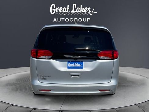 Used 2023 Chrysler Voyager LX FWD image 4