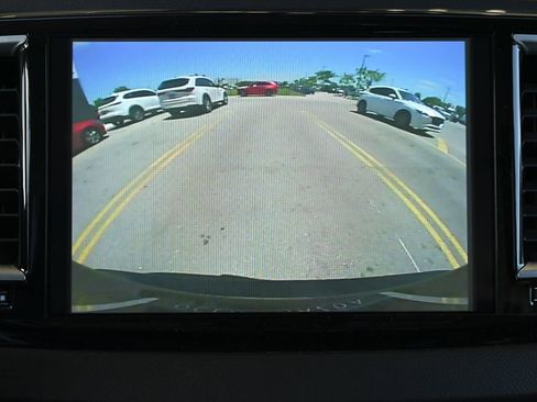 Used 2024 Chrysler Pacifica Touring-L image 17