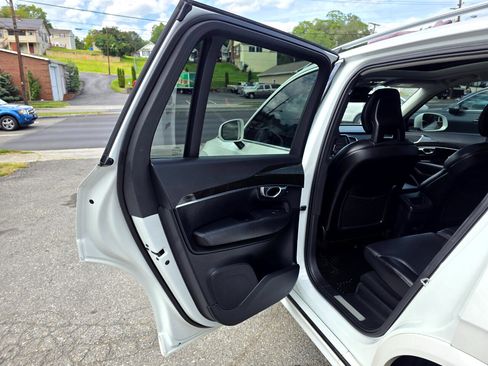 Used 2018 Volvo XC90 T5 Momentum w/ Convenience Package image 12