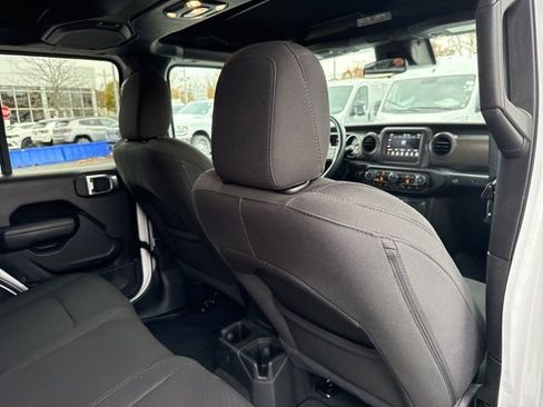 Used 2022 Jeep Wrangler Unlimited Sport image 26