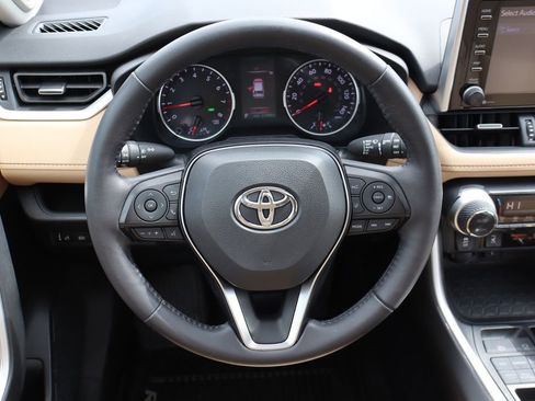 Used 2020 Toyota RAV4 XLE Premium AWD/4WD image 18
