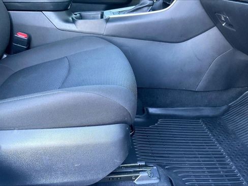 Used 2022 Toyota RAV4 LE image 21