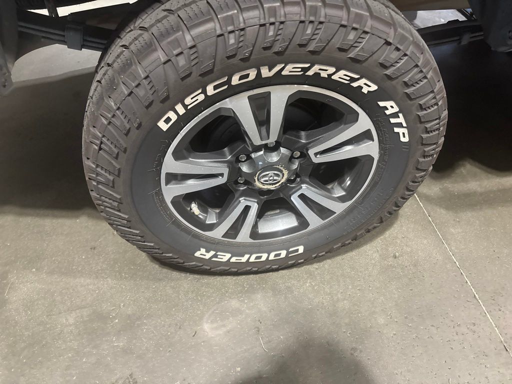 Used 2019 Toyota Tacoma TRD Sport RWD image 4