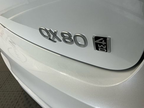 Used 2025 INFINITI QX80 Sensory image 4
