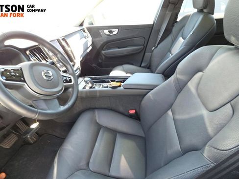 Used 2025 Volvo XC60 B5 Plus AWD/4WD image 6