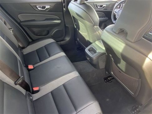 Used 2019 Volvo S60 T5 R-Design image 16