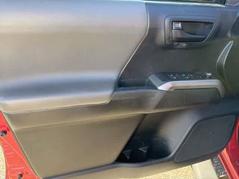 Used 2016 Toyota Tacoma SR5 w/ SR5 Appearance Package (SN) image 12