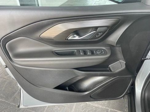 Used 2023 GMC Terrain SLE w/ Driver Convenience Package image 27