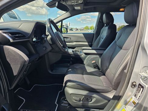 Used 2023 Toyota Sienna XSE AWD/4WD image 17