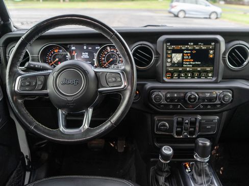 Used 2023 Jeep Wrangler Unlimited Sahara w/ Safety Group AWD/4WD image 13