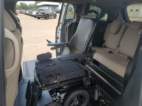 Used 2023 Honda Odyssey Touring image 46