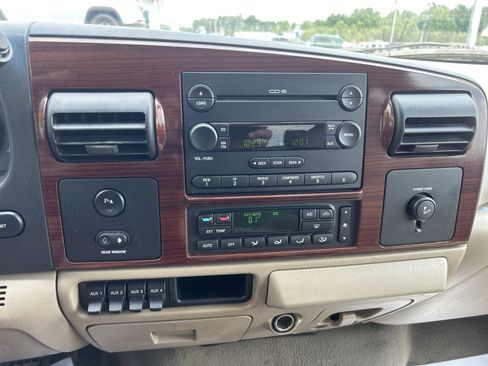 Used 2005 Ford F250 Lariat RWD image 27