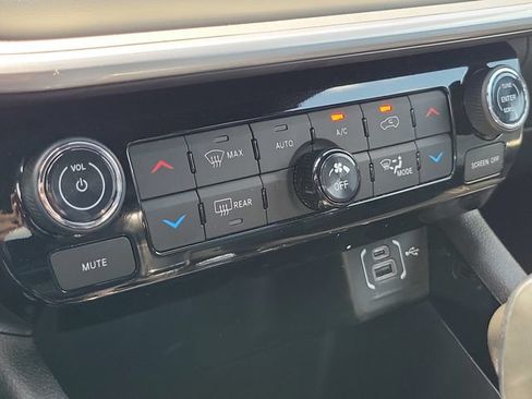 Used 2025 Jeep Compass Limited AWD/4WD image 30