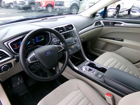 Used 2018 Ford Fusion SE image 16