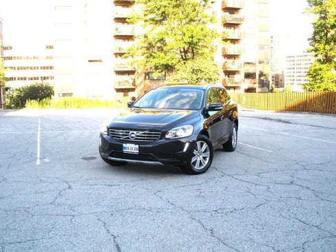 Used 2016 Volvo XC60 T6 Platinum w/ Protection Package AWD/4WD image 18