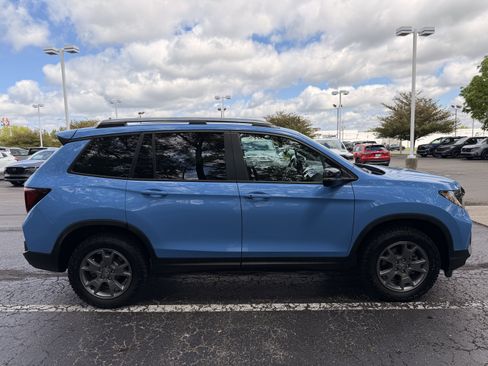 Certified 2025 Honda Passport TrailSport image 2