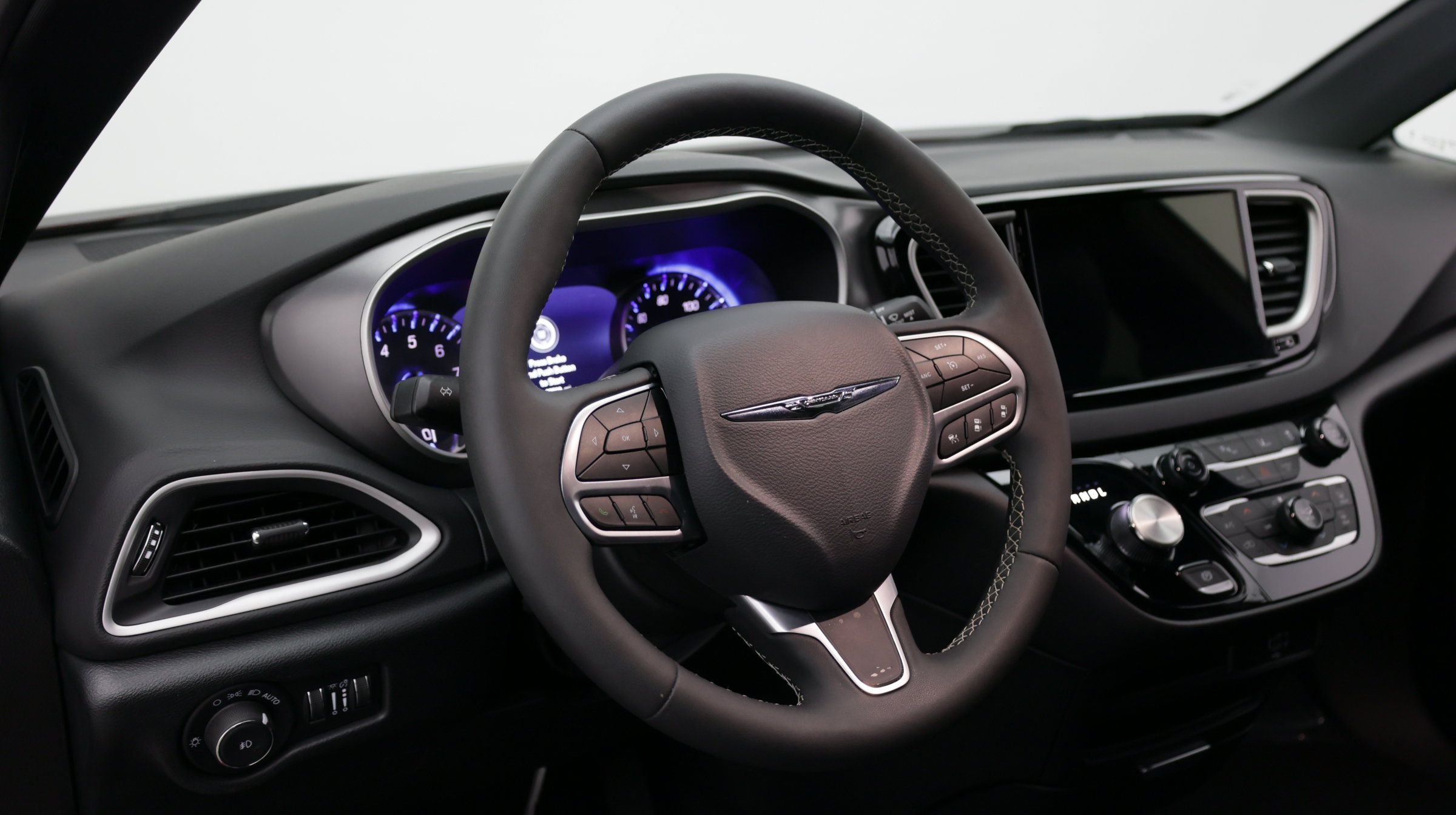 Used 2026 Chrysler Pacifica Select FWD image 10