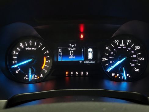 Used 2017 Ford Explorer XLT image 23