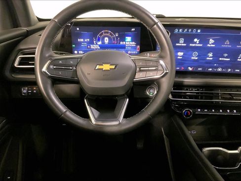 Used 2024 Chevrolet Traverse LT image 5