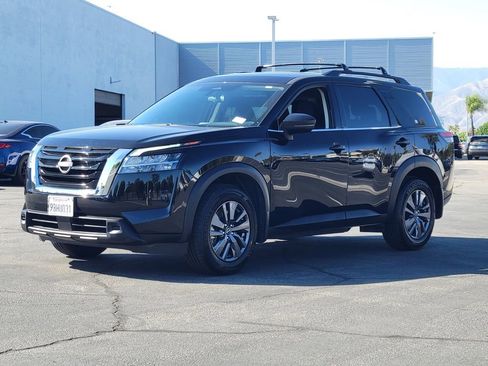Used 2022 Nissan Pathfinder SV FWD image 2