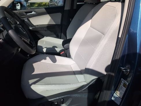 Used 2020 Volkswagen Tiguan SE image 9