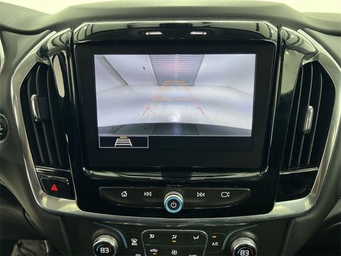 Used 2021 Chevrolet Traverse LT image 13