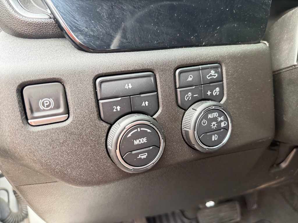 Used 2024 Chevrolet Silverado 2500 LT w/ Z71 Sport Edition AWD/4WD image 17