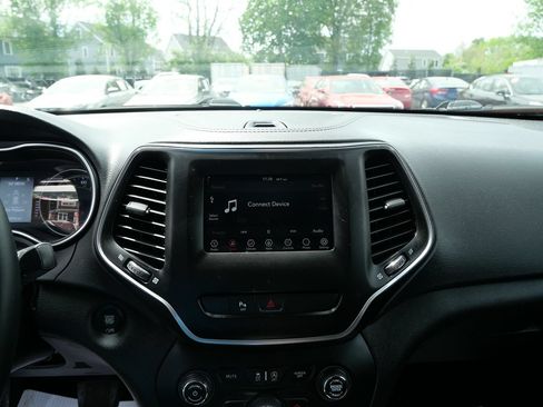 Used 2019 Jeep Cherokee Latitude Plus w/ Cold Weather Group AWD/4WD image 14