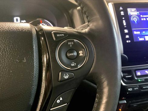 Used 2018 Honda Pilot Touring image 25