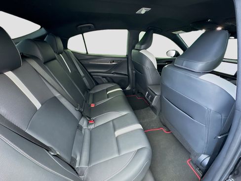 Used 2025 Toyota Camry SE w/ Convenience Package FWD image 18