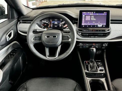 Used 2023 Jeep Compass Latitude image 6