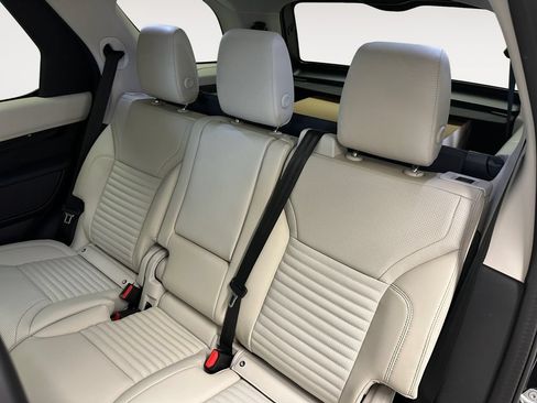 New 2026 Land Rover Discovery S AWD/4WD image 13