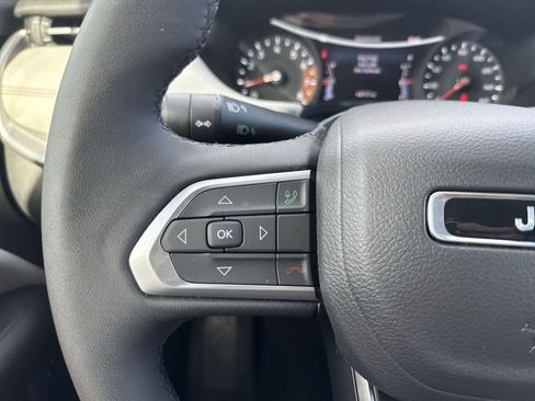 Used 2025 Jeep Compass Limited image 28