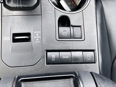 Used 2022 Toyota Highlander XLE image 32