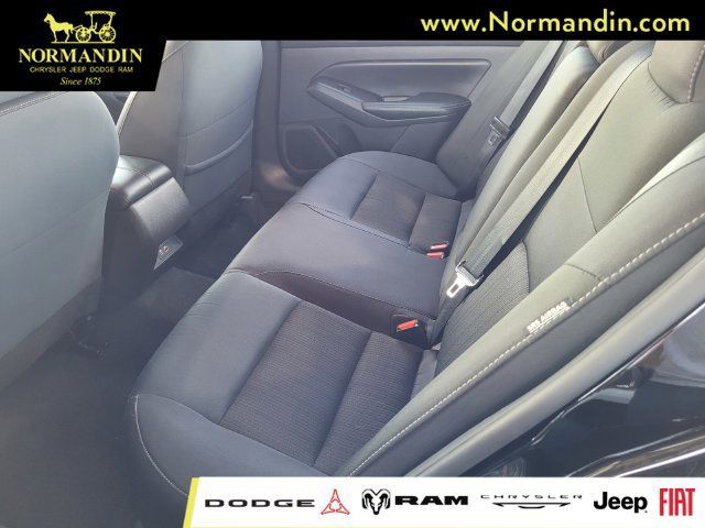 Used 2025 Nissan Altima 2.5 SV FWD image 18