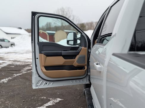 Used 2025 Ford F250 XLT w/ Black Appearance Package image 29