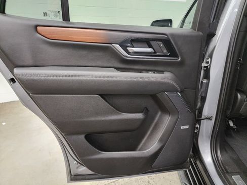 Used 2025 GMC Yukon Denali AWD/4WD image 23