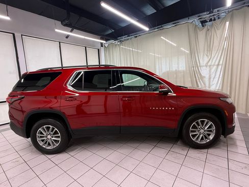 Used 2023 Chevrolet Traverse LT image 3