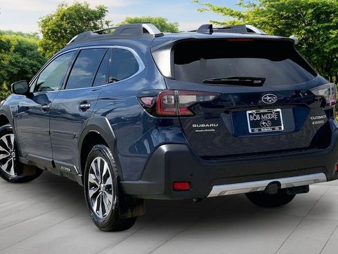 Used 2025 Subaru Outback Touring AWD/4WD image 4