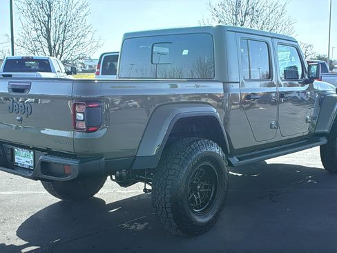 New 2025 Jeep Gladiator Sport image 3