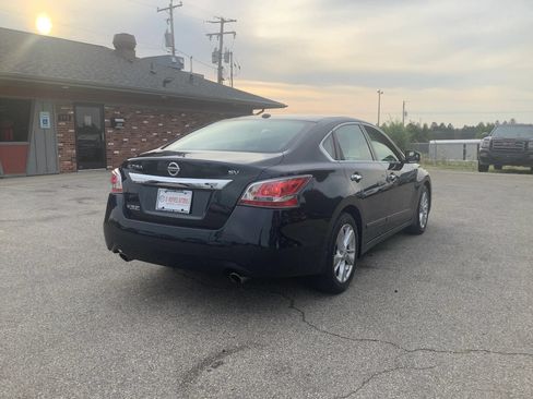 Used 2015 Nissan Altima 2.5 SV w/ Convenience Package FWD image 8