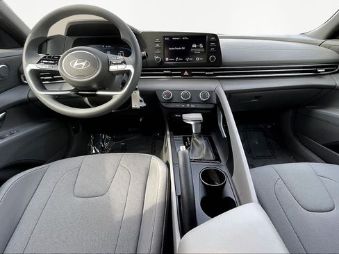 Certified 2025 Hyundai Elantra SE FWD image 7