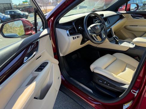 Used 2017 Cadillac XT5 Luxury w/ Driver Awareness Package image 7