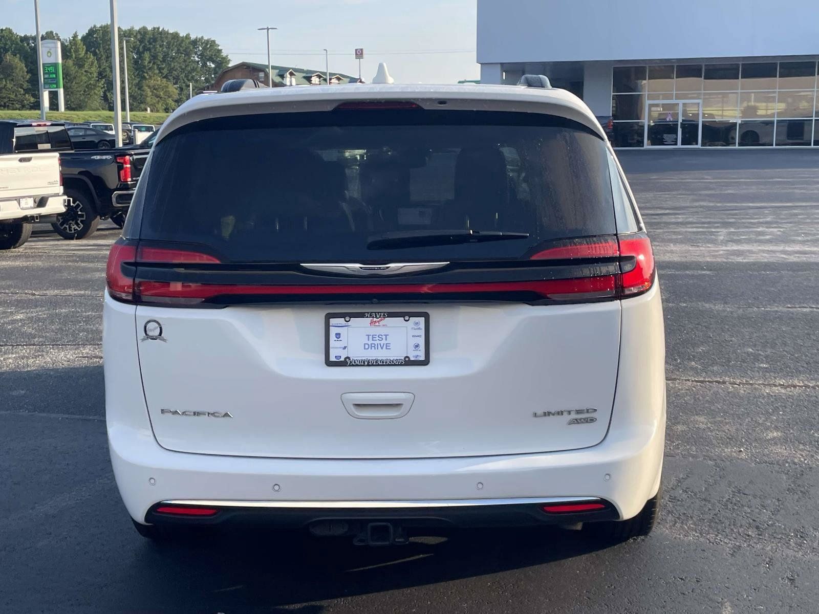 Certified 2022 Chrysler Pacifica Limited AWD/4WD image 4