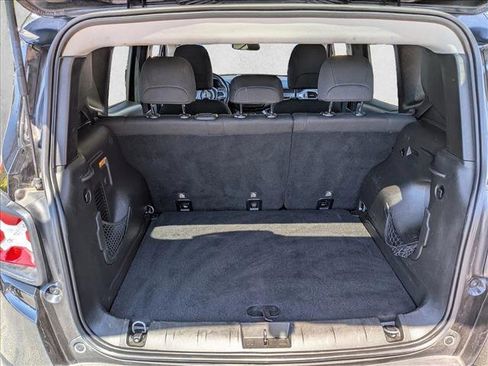 Used 2018 Jeep Renegade Latitude FWD image 17