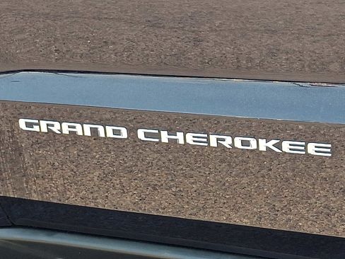Used 2015 Jeep Grand Cherokee Limited AWD/4WD image 32