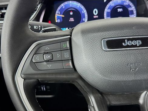 New 2025 Jeep Grand Cherokee L Laredo image 31