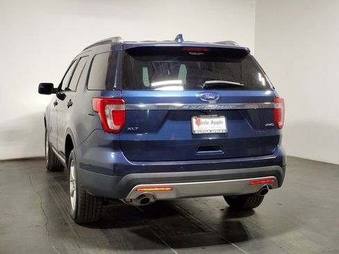 Used 2017 Ford Explorer XLT image 27