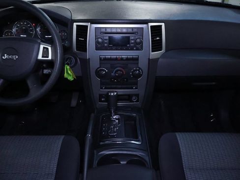 Used 2010 Jeep Grand Cherokee Laredo w/ Popular Equipment Group AWD/4WD image 17
