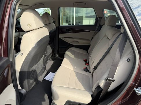 Used 2018 Kia Sorento AWD image 16